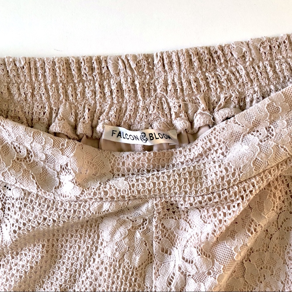 "Falcon & Bloom" aka Gold Hawk Lace Short in Neutral Color; Pockets sz SMALL - Picture 5 of 5
